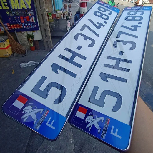 sang tên xe, giấy tờ xe, đổi chủ xe, cấp lại đăng ký xe, rút hồ sơ gốc xe, đổi đăng ký xe công ty, sang tên ô tô, cải tạo xe ô tô, bán biển đẹp đấu giá Từ ngày 1/8/2020 thay vì gắn một biển số ngắn và một biển số dài như trước đây thì nay đối với xe ô tô sẽ được gắn hai biển số ngắn với kích thước: Chiều cao 165 mm, chiều dài 330 mm.