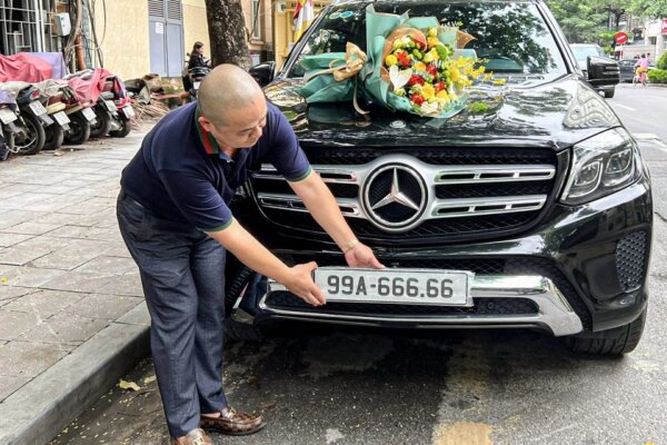 Biển đấu giá đẹp phong thủy VIP